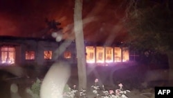 据称被美军空袭的阿富汗昆都士医院在起火燃烧 （2015年10月3日）