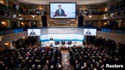 美國國務卿克里2月1日在慕尼黑安全會議上發表講話。