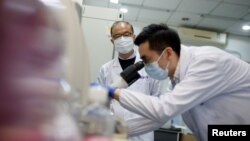 中國清華大學公共衛生研究中心的科學家在研發可能用於治療