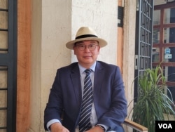 公民力量發起人楊建利博士在羅馬接受美國之音採訪(美國之音/趙楠旭)