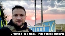 乌克兰总统泽连斯基访问蛇岛。（2023年7月8日）