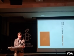 旅居日本的人權研究者潘嘉偉 （美國之音李伯安拍攝）