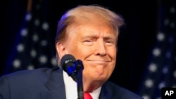 共和黨總統候選人、前總統特朗普2024年2月8日在拉斯維加斯舉行的黨團會議之夜集會上發表演說。