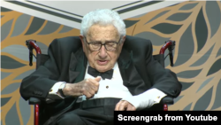 年逾百岁的美国前国务卿基辛格博士出席美中关系全国委员会2023年度年会并讲话。（YouTube截图）