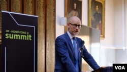 在野工黨的影子移民大臣金諾克（Stephen Kinnock）3月27日出席香港高峰會議並發表演說。（美國之音/鄭樂捷）