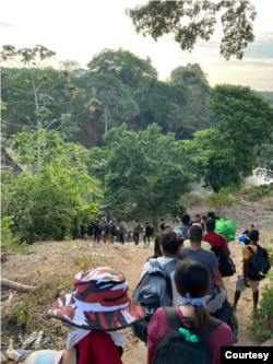 “走线人”穿越达里安丛林 （照片受访者提供）