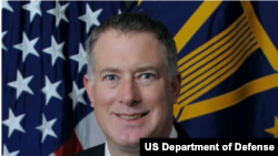 美國國防部負責西半球事務的副助理部長丹尼爾·P·埃里克森（Daniel P. Erikson）（美國國防部照片）
