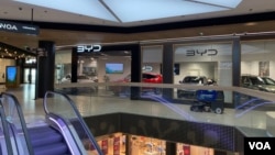 中国电动汽车巨头比亚迪在芬兰埃斯波市一家大型购物中心内的专卖店。（2024年6月13日）