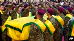 ນັກ​ລົບ​ຂອງ​ກຸ່ມ​ເຮັ​ສ​ໂບ​ລ​ລາ ຫ້ອມ​ລ້ອມ​ສົບ​ຂອງ Abbas Raad ລູກ​ຊາຍ​ຫົວ​ໜ້າ​ຂອງ​ກຸ່ມ​ເຮ​ັ​ສ​ໂບ​ລ​ລາ​ຢູ່​ໃນ​ສະ​ພາ Mohammed Raad ທີ່​ໄດ້​ເສຍ​ຊີ​ວິດ​ໃນ​ການ​ໂຈມ​ຕີ​ທາງ​ອາ​ກາ​ດ​ຂອງ​ອິ​ສ​ຣາ​ແອ​ລ ໃນ​ລະ​ຫວ່າງ​ພິ​ທິ​ສົ່ງ​ສະ​ການ​ທີ່​ເມືອງ Jbaa ປະ​ເທດ​ເລ​ບາ​ນອນ ເມື່ອ​ວັນ​ທີ 23 ພະ​ຈິກ 2023.