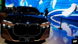 資料照：2023年上海車展展出的德國BMW i7 M70L車型。（2023年4月19日）