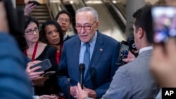 ຜູ້ນໍາສະພາສູງທີ່ມີສຽງສ່ວນຫຼາຍ ທ່ານຊັກ ຊູມເມີ ອະທິບາຍກ່ຽວກັບບາດກ້າວຕໍ່ໄປສໍາລັບຊຸດການຊ່ວຍເຫຼືອແກ່ ຢູເຄຣນ ແລະ ອິສຣາແອລ ຮ່າງກົດໝາຍສອງຝ່າຍດ້ານຄວາມໝັ້ນຄົງຢູ່ຕາມຊາຍແດນ ບໍ່ປະສົບຜົນສໍາເລັດ, ນະຄອນຫຼວງວໍຊິງຕັນ, ວັນທີ 7 ກຸມພາ 2024.