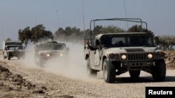 以色列軍車隊行駛在以色列與加沙的邊界地帶。（2023年12月31日）