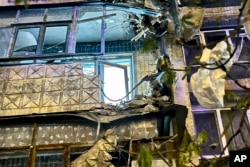 俄羅斯別爾哥羅德州州長維亞切斯拉夫·格拉德科夫（Vyacheslav Gladkov）2023年4月21號在社媒“電報”上貼文併發佈照片，顯示俄羅斯戰機誤炸俄羅斯邊境城市別爾哥羅德，照片顯示一座公寓大樓的毀壞情況。