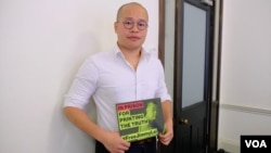 黎智英的儿子黎崇恩(Sebastien Lai)在伦敦为营救他的父亲 (美国之音/郑乐捷)