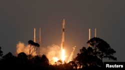 2023年2月27日，美国太空探索技术公司猎鹰9号火箭从美国佛罗里达州卡纳维拉尔角的卡纳维拉尔岬太空军基地发射，有效载荷为21颗星链卫星。