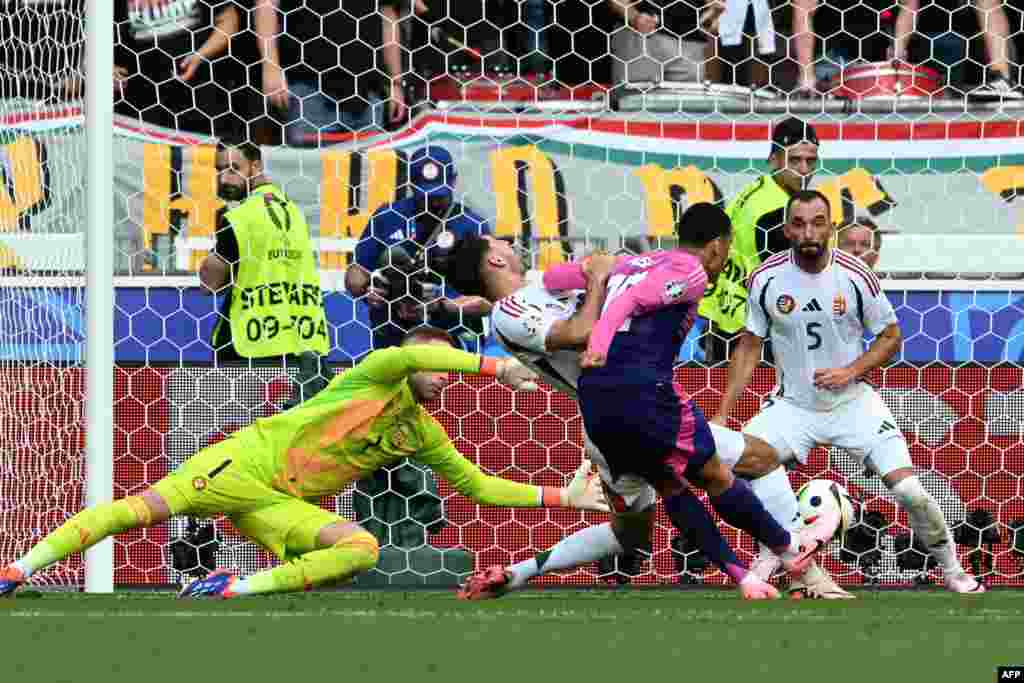 Germany&#39;s midfielder #10 Jamal Musiala shoots to score his team&#39;s first goal during the UEFA Euro 2024 Group A football match between Germany and Hungary at the Stuttgart Arena in Stuttgart, Germany.