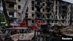 俄罗斯对乌克兰中部城市克里维里赫（Kryvyi Rih）发动大规模导弹袭击，击中居民建筑。（2023年6月13日）