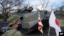 資料照：日本陸上自衛隊在美日聯合軍演期間展示全履帶式兩棲軍用戰車。 （2022年3月15日）