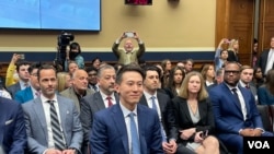 TikTok行政總裁周受資2022年3月23日赴國會山出席眾議院能源與商務委員會聽證會，針對TikTok用戶隱私、數據安全和美國國家安全等一系列議題接受議員質詢。（美國之音記者李逸華拍攝）