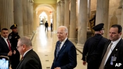 拜登总统2024年2月1日抵达华盛顿国会山参加全国祈祷早餐会。（美联社照片）