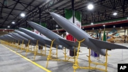 资料照片：伊朗军方公布的照片显示伊朗制造的远程战略无人机。（2023年4月20日）