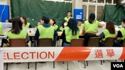 香港首次“愛國者治港”區議會選舉，經過通宵點票後，結果顯示地區投票率只有27.54%創歷史新低。(美國之音/湯惠芸)