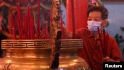 2024年2月9日印尼雅加達阿穆爾瓦普米寺信徒慶祝農曆們龍年