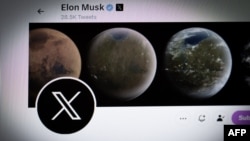 2023年7月24日拍摄到的马斯克自己推特帐号上新的X标志。（法新社照片）