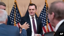 美國國會眾議院美國和中國共產黨戰略競爭特設委員會2023年2月28日召開首場聽證會，委員會主席、共和黨聯邦眾議員邁克·加拉格爾（圖中）主持會議。