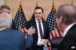 資料照：美國國會眾議院美國和中國共產黨戰略競爭特設委員會2023年2月28日召開首場聽證會，委員會主席、共和黨聯邦眾議員邁克·加拉格爾（圖中）主持。