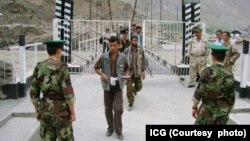 عکس آرشیف از گذرگاه مرزی میان افغانستان و تاجیکستان