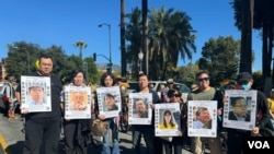 2023年11月19日星期日上午1100，洛杉磯人權組織「視覺藝術家協會」與中國異議人士齊聚帕薩迪納老城區，與杜達遊行隊伍共同沿街遊行，呼籲中國政府釋放香港和中國的政治犯活動(美國之音張木林）