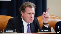 ແຟ້ມພາບ - ທ່ານ ໄມ ເທີນເນີ,​ ສະມາຊິກສະພາ ຈາກລັດໂອໄຮໂອ, ກ່າວຄຳປາໄສ ໃນລະຫວ່າງການພິຈາລະນາຂອງ​ຄະນະ​ກຳມະການ​ສືບ​ລັບ​ສະພາ​ຕ່ຳ​ ໃນຫໍລັດຖະສະພາ ໃນນະຄອນຫຼວງວໍຊິງຕັນ, ວັນທີ 20 ພະຈິກ 2019.