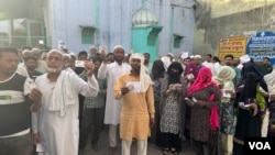 新德里的选民们涌向投票站，参与世界上最大规模的民主活动。印度近十亿人有资格参加选举，选举活动将一直持续到6月1日结束，选举结果将于6月4日公布 (美国之音/贾尚杰)