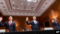 聯邦調查局局長克里斯托弗·雷，國土安全部長亞歷杭德羅·馬約卡斯和國家反恐中心主任克里斯蒂娜·阿比扎德在參議院作證。（2023年10月31日）