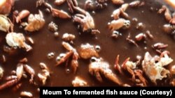 ປາແດກແຊບ ທີ່ຕົ້ມສຸກແລ້ວ ປະສົມກັບ ຈາກ ປາແດກແຊບມຸ່ມໂຕ້, ທ່າແຂກ, ແຂວງຄໍາມ່ວນ