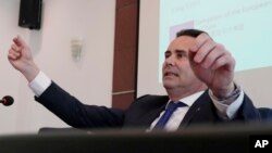 ແຟ້ມພາບ - ທ່ານຮໍເຫ ໂທລີໂດ (Jorge Toledo), ເອກອັກຄະລັດຖະທູດ ຂອງສະຫະພາບຢູໂຣບ (EU) ປະຈຳ ຈີນ ກ່າວໃນລະຫວ່າງກອງປະຊຸມຖະແຫລງຂ່າວ ຢູ່ໃນນະຄອນຫຼວງປັກກິ່ງ ຂອງຈີນ, ວັນທີ 9 ພຶດສະພາ 2023.