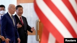 资料照：美国总统拜登与中国国家主席习近平在印度尼西亚巴厘岛20国集团峰会期间举行面对面会谈。（2022年11月14日）