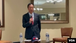 台灣鴻海富士康創辦人郭台銘參加華府玉山科技協會在馬里蘭州波多馬克舉行的爐邊談話。(2023年3月28日，美國之音鍾辰芳拍攝）