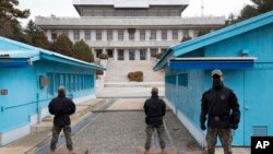 南韓軍人在南北韓之間的板門店非軍事區南韓一側站崗。 （資料照，2023年3月3日）