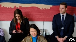 英國工黨的影子亞太事務國務大臣韋斯特（Catherine West，圖中）3月27日出席香港高峰會議並會見與會者（美國之音/鄭樂捷）