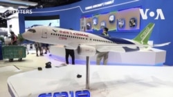 中國C919客機在新加坡航展閃亮登場，但尚未做好競賽準備 