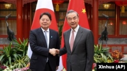 中共政治局委員，中共外事辦主任王毅在北京會見到訪的日本外相林芳正。 （2023年4月3日）