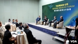 一個由25家美國國防承包商所組成的代表團5月3日於台北出席“台美國防產業合作論壇”。（美國之音特約記者林乃絹拍攝）