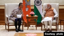 不丹首相策林·托杰(左)于3月14日星期四在新德里与印度总理纳伦德拉·莫迪举行会谈（印度外交部提供）