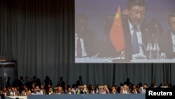 中國領導人習近平在南非約翰內斯堡舉行的金磚國家領導人峰會上講話。 （2023年8月24日）