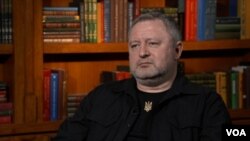 乌克兰总检察长安德里·科斯汀接受美国之音专访的视频截图。