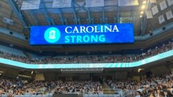 北卡大學舉行燭光守夜悼念槍擊案遇難教授嚴資傑