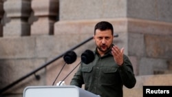 烏克蘭總統澤連斯基在丹麥議會發表講話。（2023年8月21日）