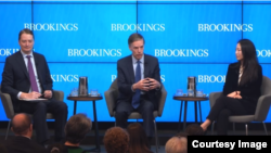 美國駐華大使伯恩斯12月15日在華盛頓智庫布魯金斯學會的活動上表示，他對美中關係的走向“不覺得樂觀”但“充滿希望”。